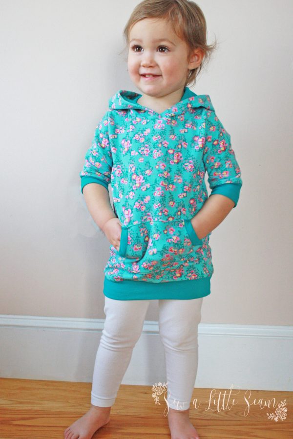 3/4 sleeve hooded tunic with bands Hooded tunic with 3/4 sleeves