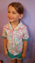 Short sleeve with piping
