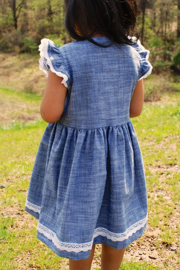 Dress attached skirt flutter sleeve Dress attached skirt flutter sleeve