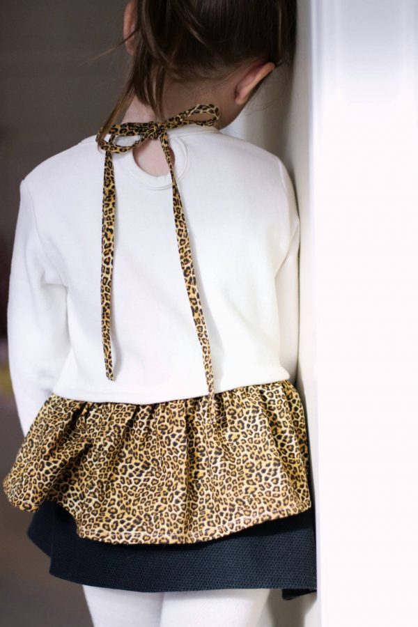 @mammanourseca Size 3 mid waist top with tie keyhole @mammanourseca Size 3 mid waist top with tie keyhole