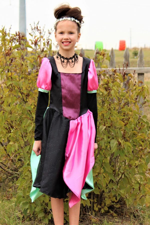 BW Size 7 knee length with leaves and puff sleeve BW Size 7 knee length with leaves and puff sleeve