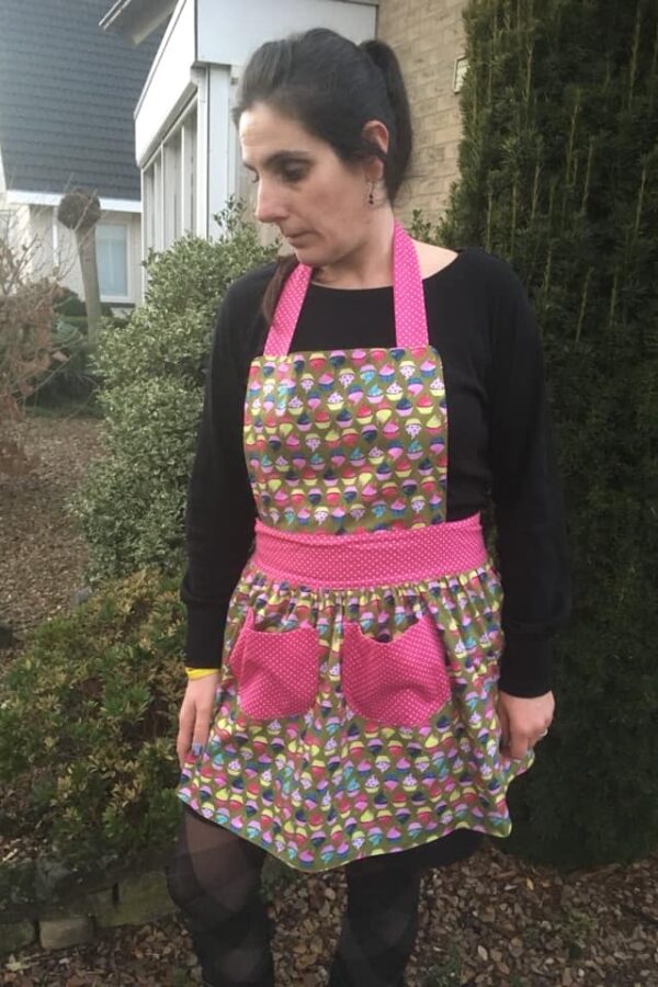 MWN apron rounded pockets